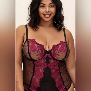 Torrid Elegant Black and Berry Lace Bodysuit Sz 0